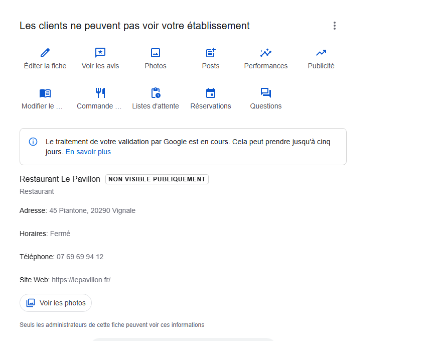 Tableau de bord Google affichant la fiche avec la mention non visible publiquement et un bandeau indiquant que la validation est en cours